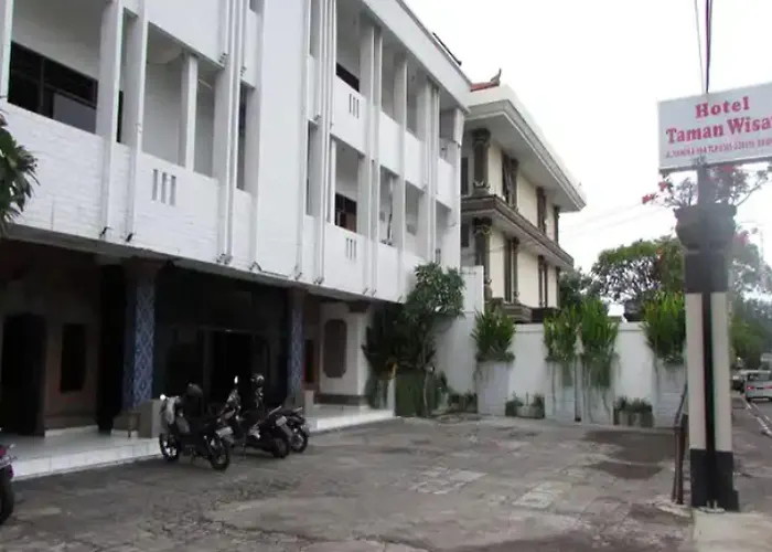 Oyo 90822 Hotel Taman Wisata