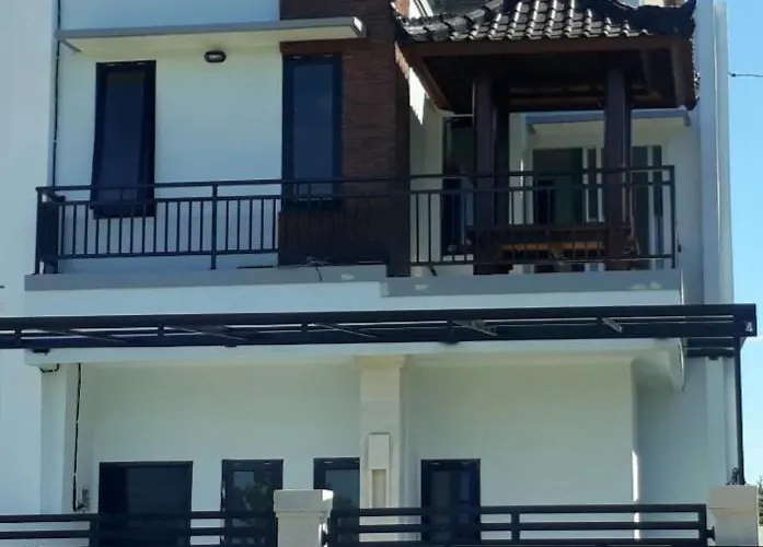 Chandra'S Guest House