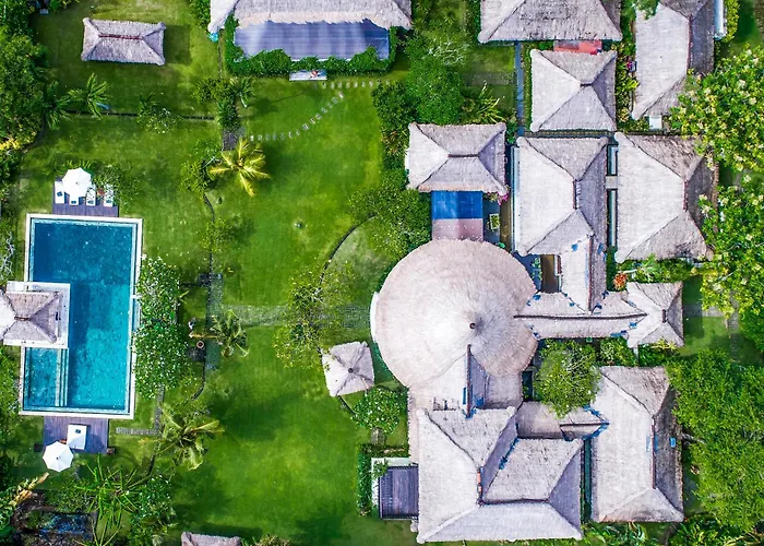 Istana Semer - Balinese Style Private Event Villa, With Large Pool, Gardens And Cook - Near To Canggu & Seminyak