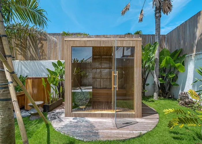 Berawa Breeze - Chic 4BR Beachside Oasis with Sauna