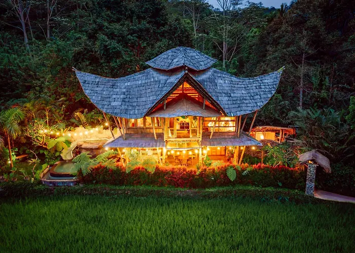 Luxury Nyan Bamboo House Sidemen