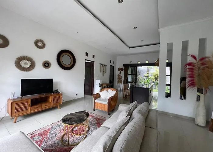 Spacious House With Private Pool And Garden