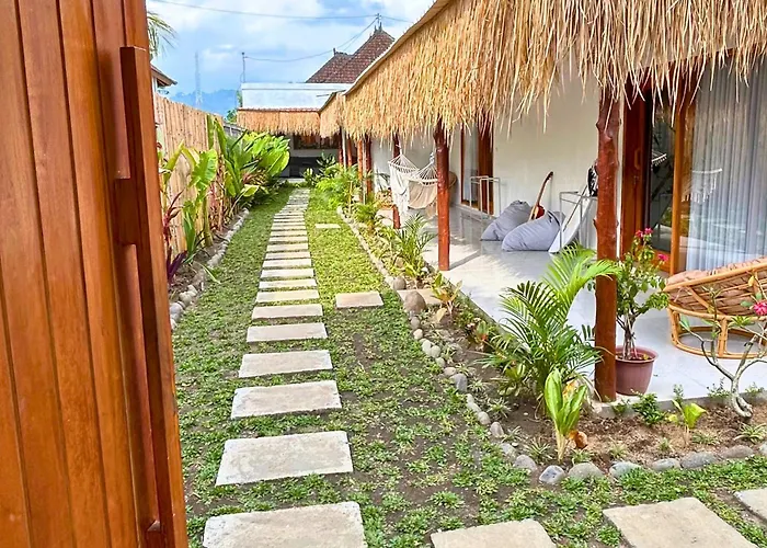 The Middle Surf House