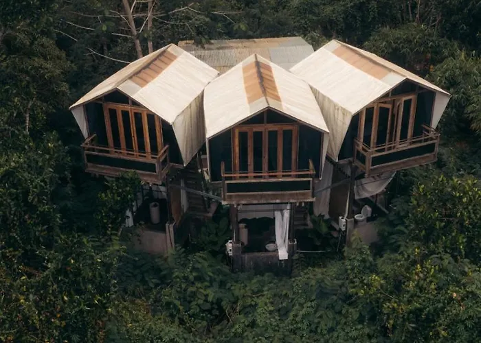 Nirata Treehouse