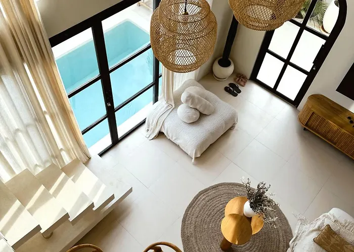 Villa Indah Rose Canggu Bali