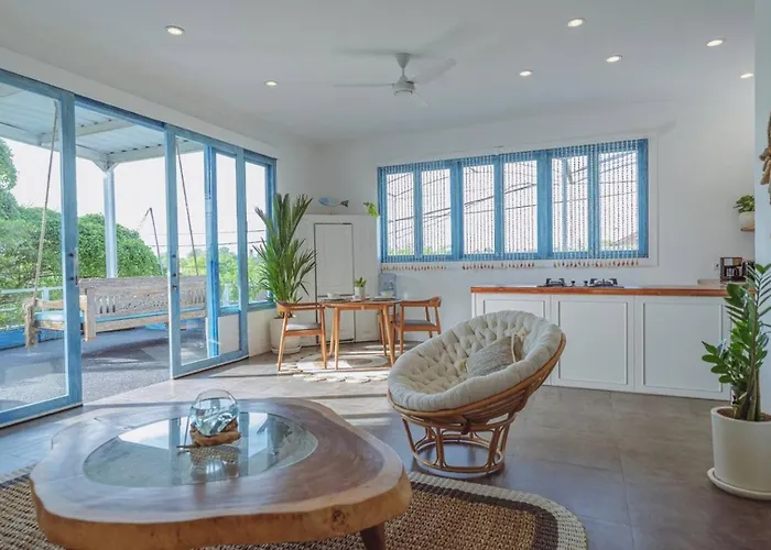 Pipeline - Breezy 1 Bedroom Oceanfront Apartment