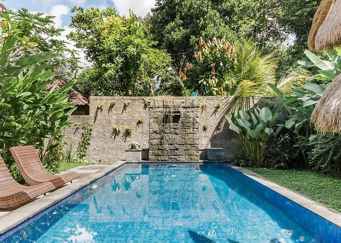 Lush Bamboo Villa Near Ubud