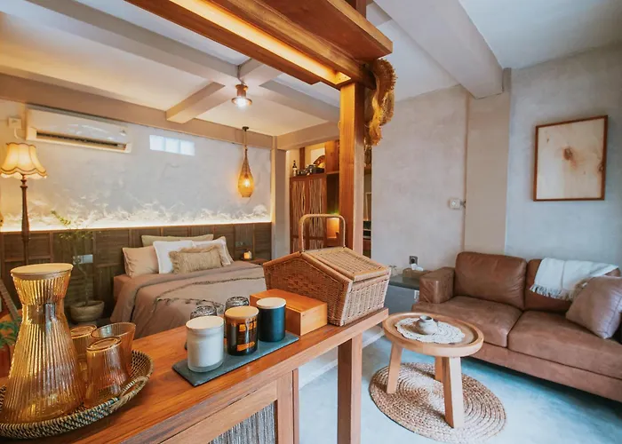 Earthy Cave Retreat At Bond Cave Near Canggu