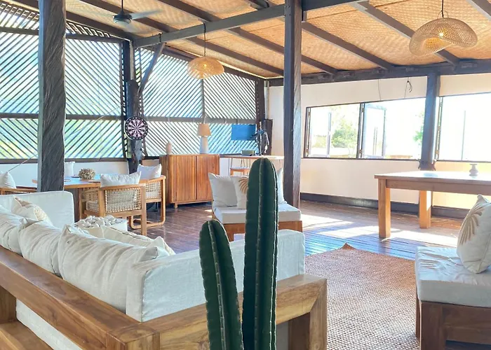 20 Steps Beach,Surf,Large Oceanview Residence