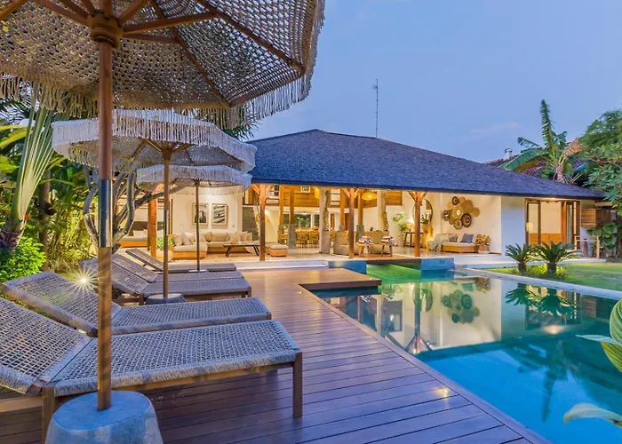 Tropical 5Br Villa & 20M Pool, Sleeps 12