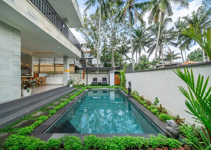 Gauri Villa - Quiet Village Retreat With Huge Pool Near Top Dining Spots