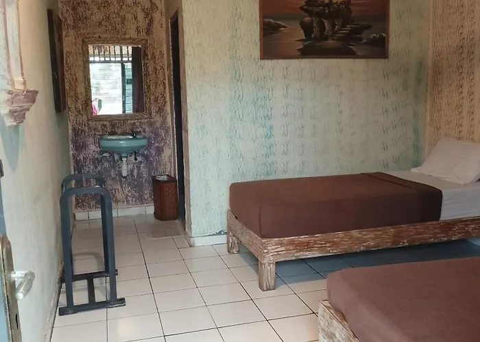 Lovina central hostel