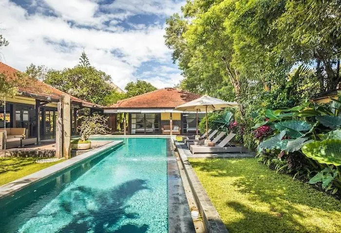 Luxury 4Br Seminyak Villa W Pool & 5 Mins To Beach