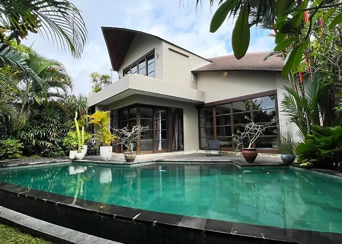Stylish Central 4 Bedrooms Villa In Umalas