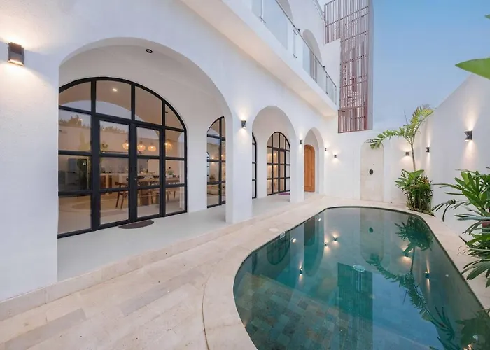 Tropical 2Br Villa W/ Rooftop & Private Pool