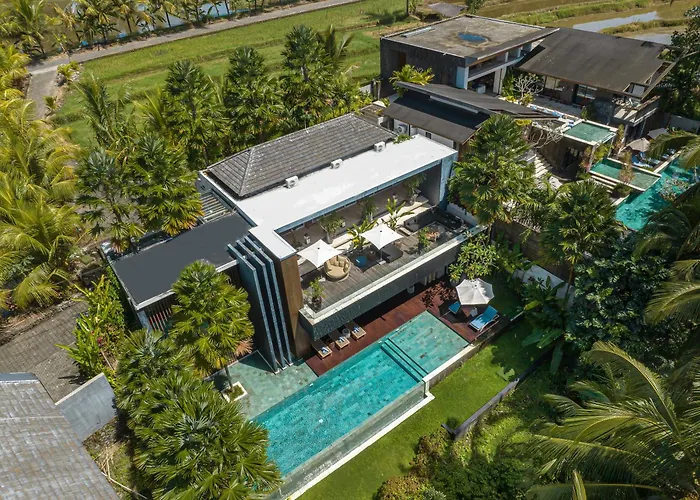 Villa Sandro - 3Br Escape, Lush Jungle Views & Pool