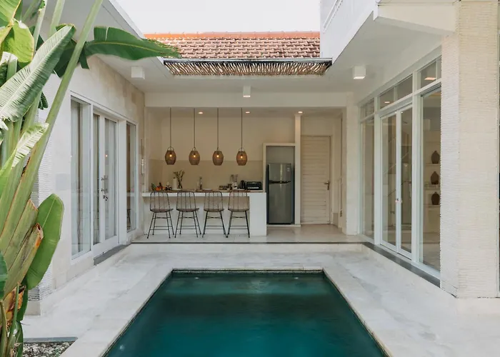 3Br Canggu Central - Walking To Beach