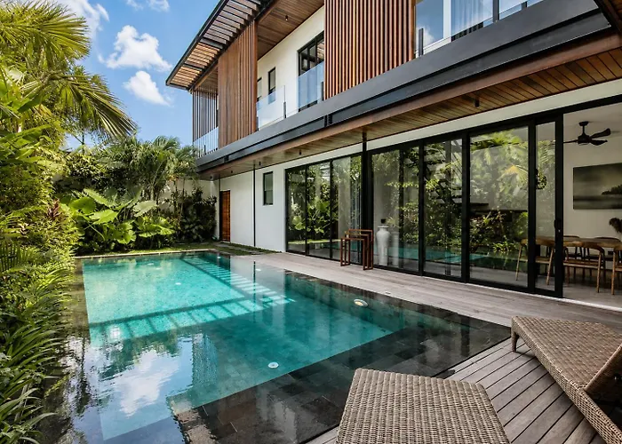 Elegant 5Br Villa Retreat Steps From Canggu Beach