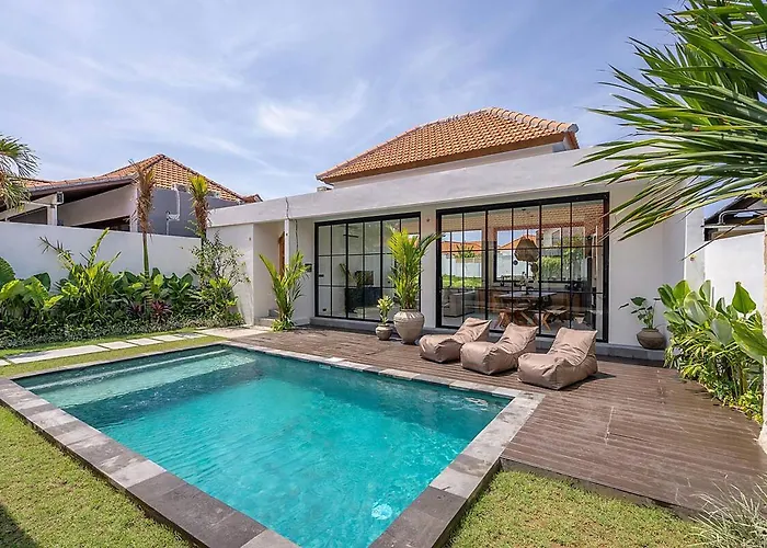 Luxe 4-Bedroom Villa - Private Pool & Rice Field Outlook