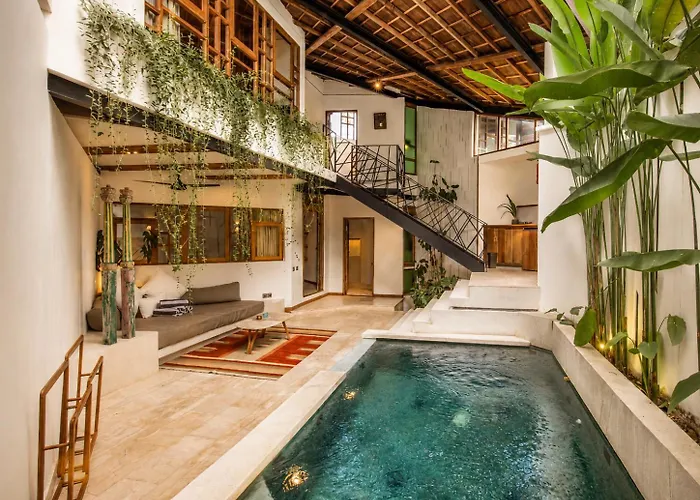 Contemporary 2-Br Art Deco Villa, 800M To The Beac