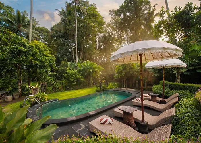 Lunga Cafe & Villa