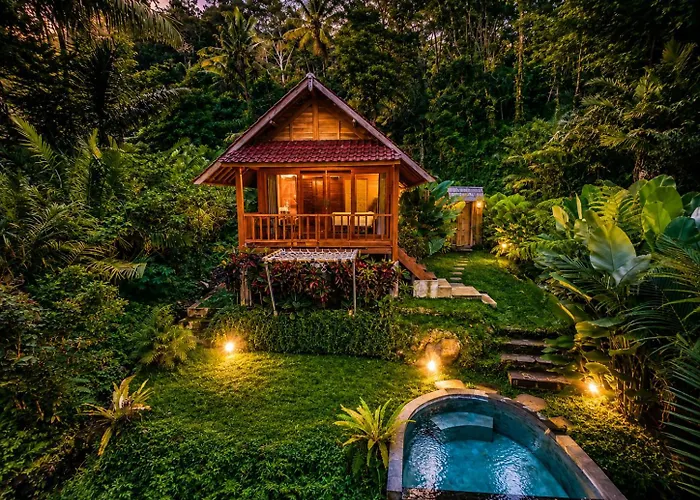 The Payung House - Romantic Riverside Villa