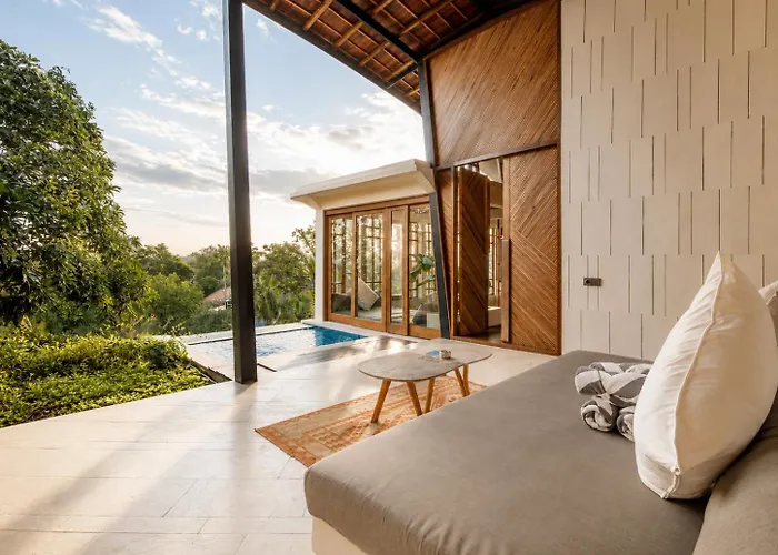 Stunning 2-Br Penthouse With View 800M To Beach