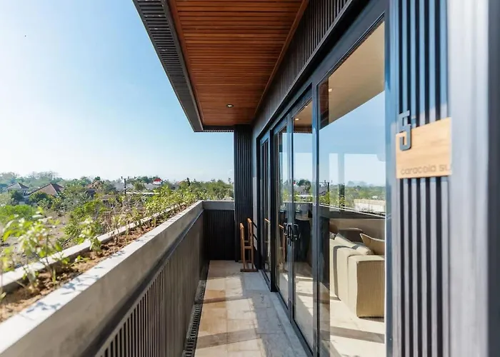 Brand-New Suites With Pool Minutes From Beach