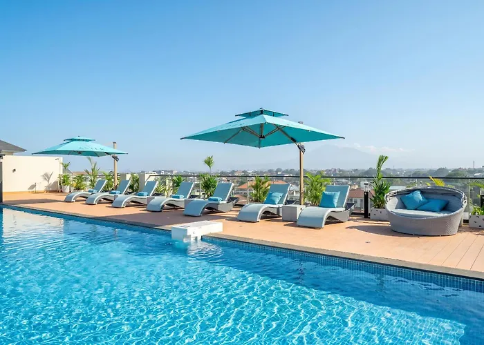 Aster Apartments - Stylish Loft With Rooftop Pool & Sauna