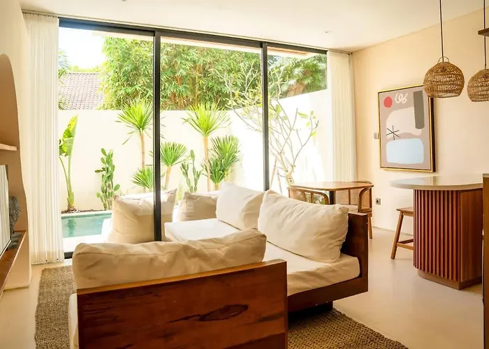 Tropical Villa With Pool And Workspace
