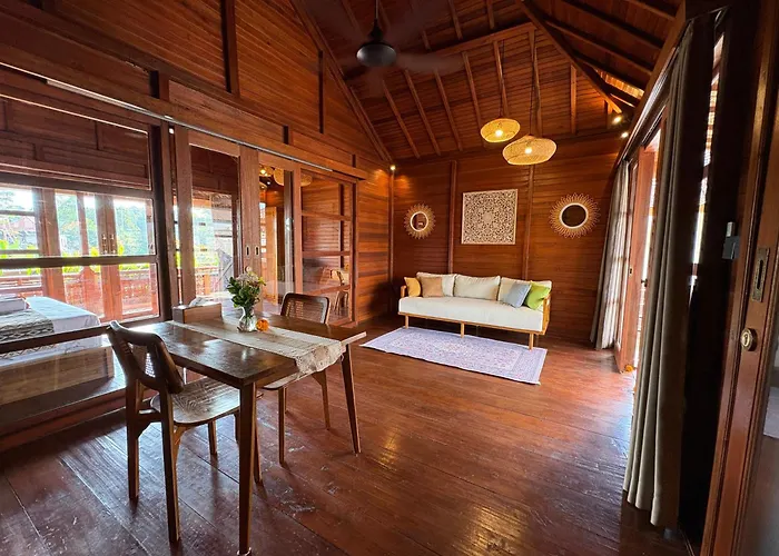 Unique 1Br Wooden Apartment 2Nd Floor With Sunset View