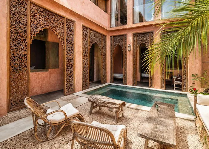 3Br Mediterranean Villa Open Living & Pool