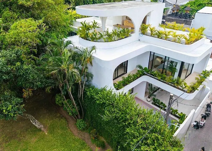 Tropical Chic Villa W Rooftop & Pool In Seminyak