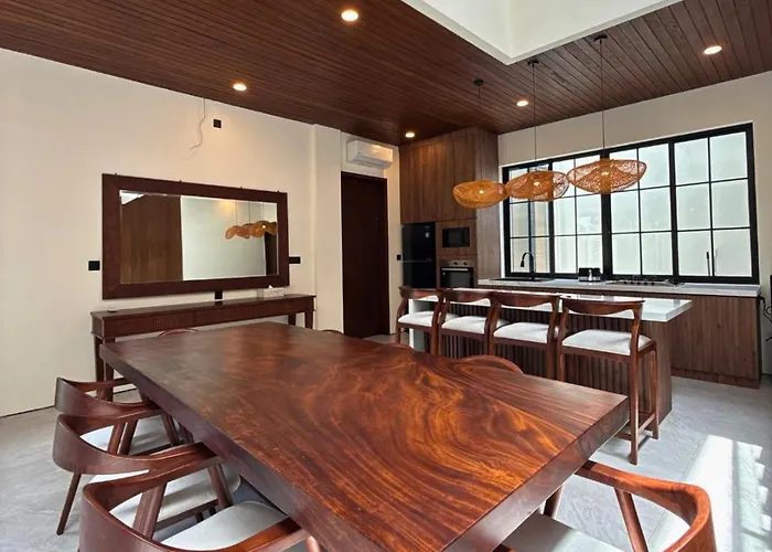 Ocean Breeze Villa - 3 Bedroom Ocean View
