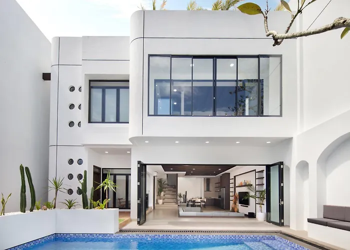 Seminyak Brand New 4Br With Pool & Rooftop Near Lafavela
