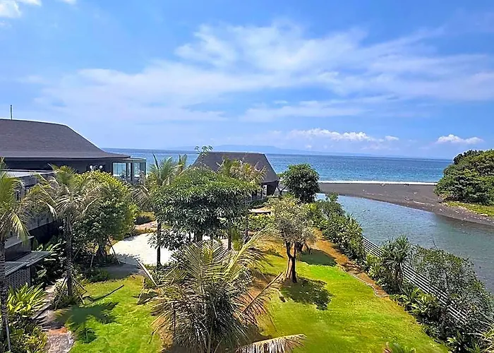 Quenzo Beach Resort