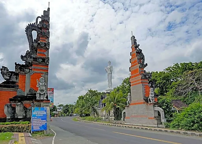 Oyo 3096 Hotel Dewi Warsiki Near Gilimanuk Port