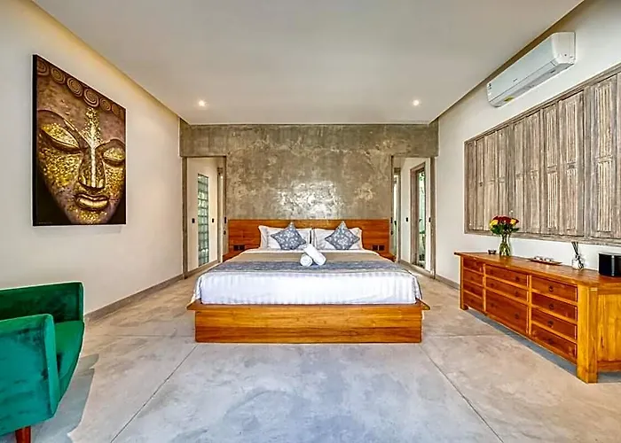 Beautiful Villa Yang Tao In The Heart Of Seminyak With Private Staff