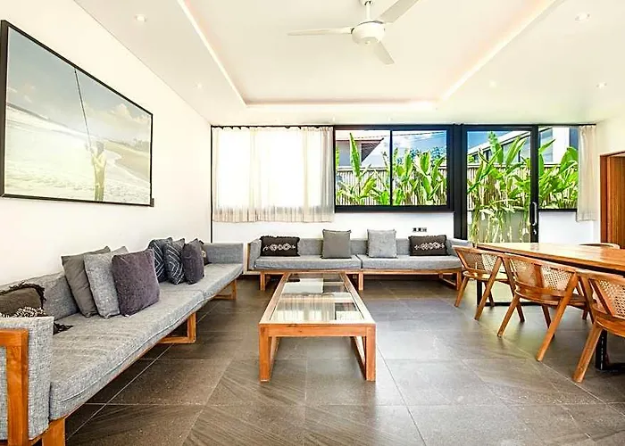 New 5Br Villa, Enclosed Lounge, Canggu Oasis