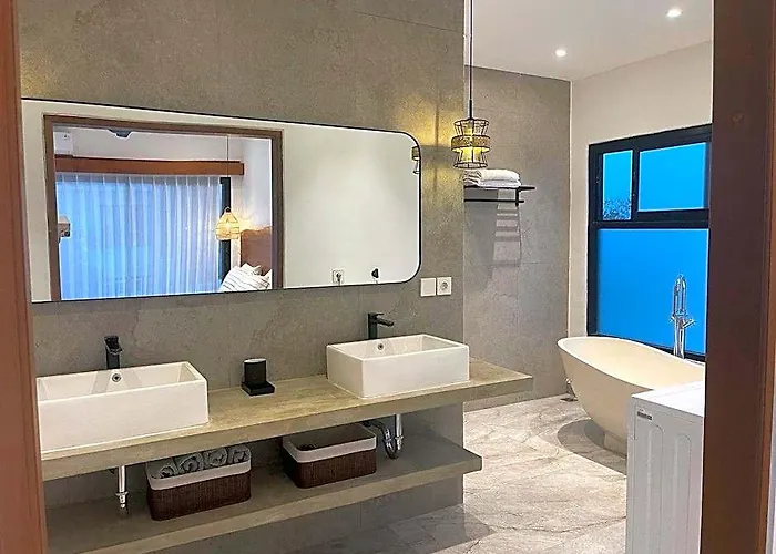 Spacious Villa Mila, Bingin