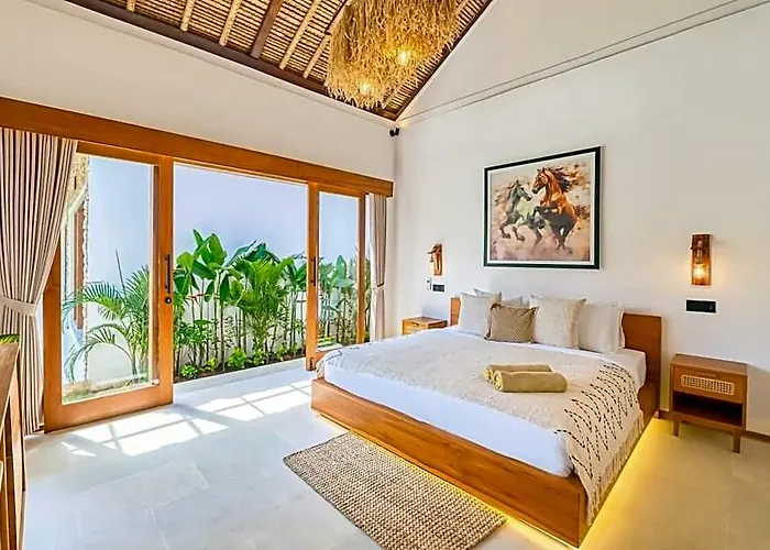 Huge 16 Bedrooms, 2 Villas Combined, 2 Pools