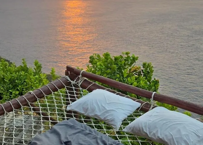 Suwehan Beach Cliff House With Hammock