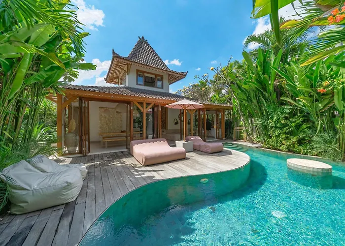 Villa Pande - 3Br With Lagoon Pool & Sauna Retreat