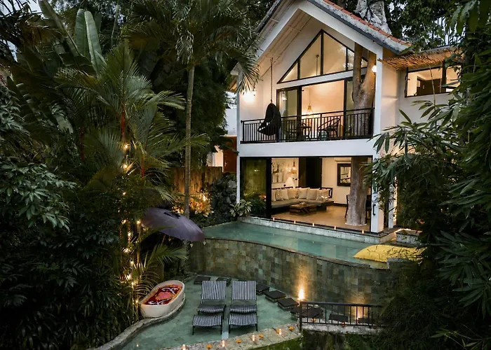 Luxury Treehouse, Stunning View, Great Location!