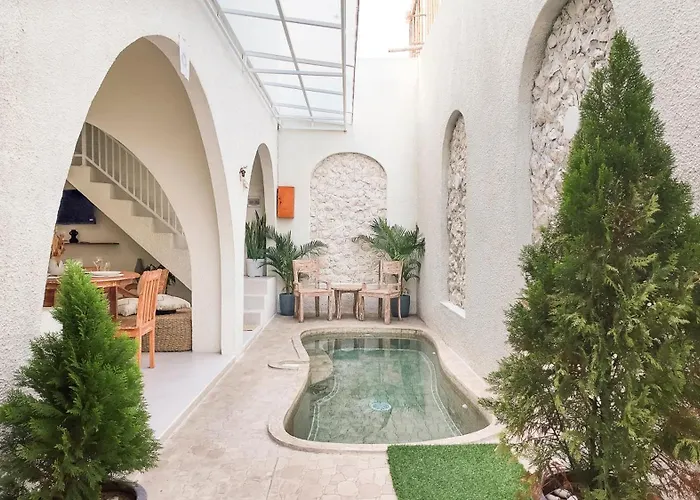 2Br Villa Central Seminyak, Walking Distance To Cafes And Restaurant