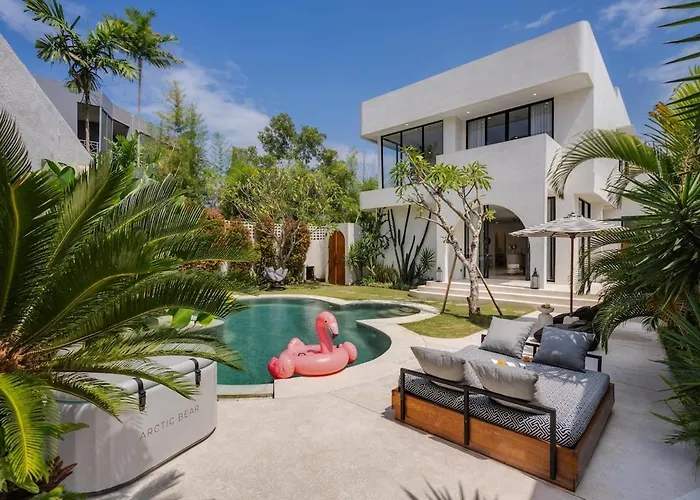 Luxury 4Bd Pererenan Villa By Beach With Unique Pool