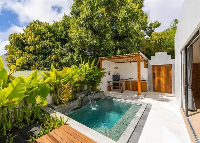 Casa Mango Waterfall Pool Sunrise City Views