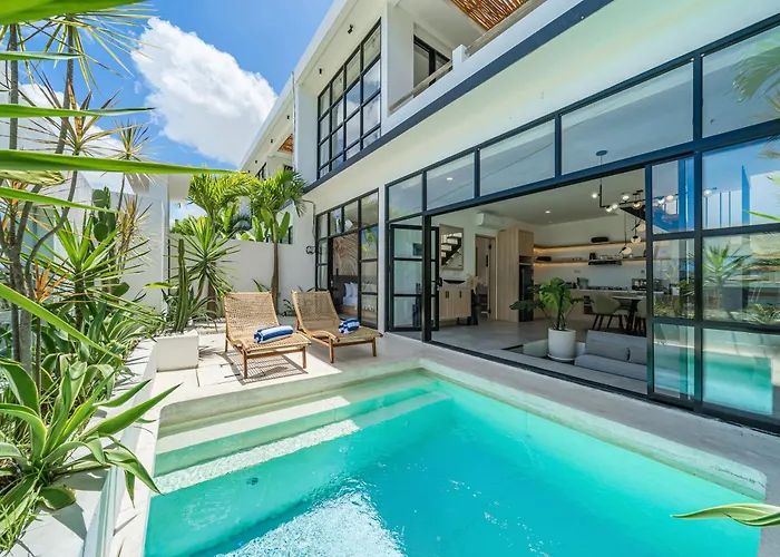 Villa Hubert - Sophisticated 2Br With Pool And Prime Location