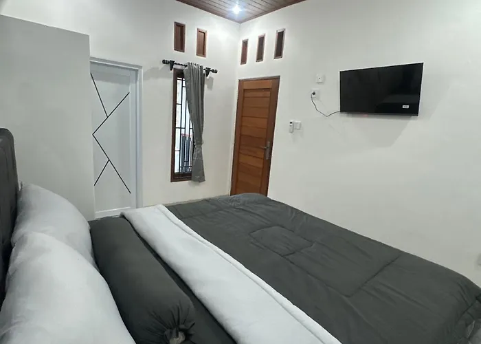 Ej House