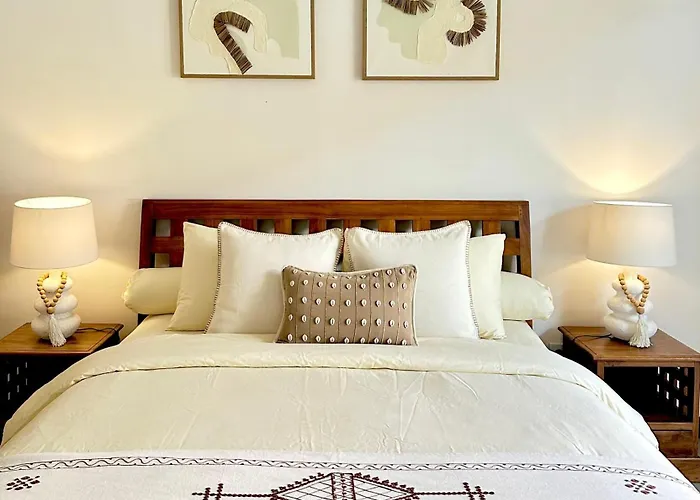 Stylist Room At Rajapala Homestay Private Wifi